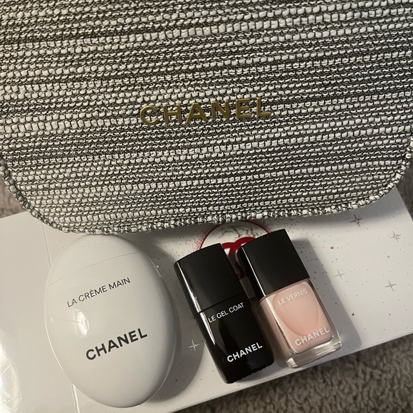 Chanel Holiday set 2022 - Picture 1 of 3